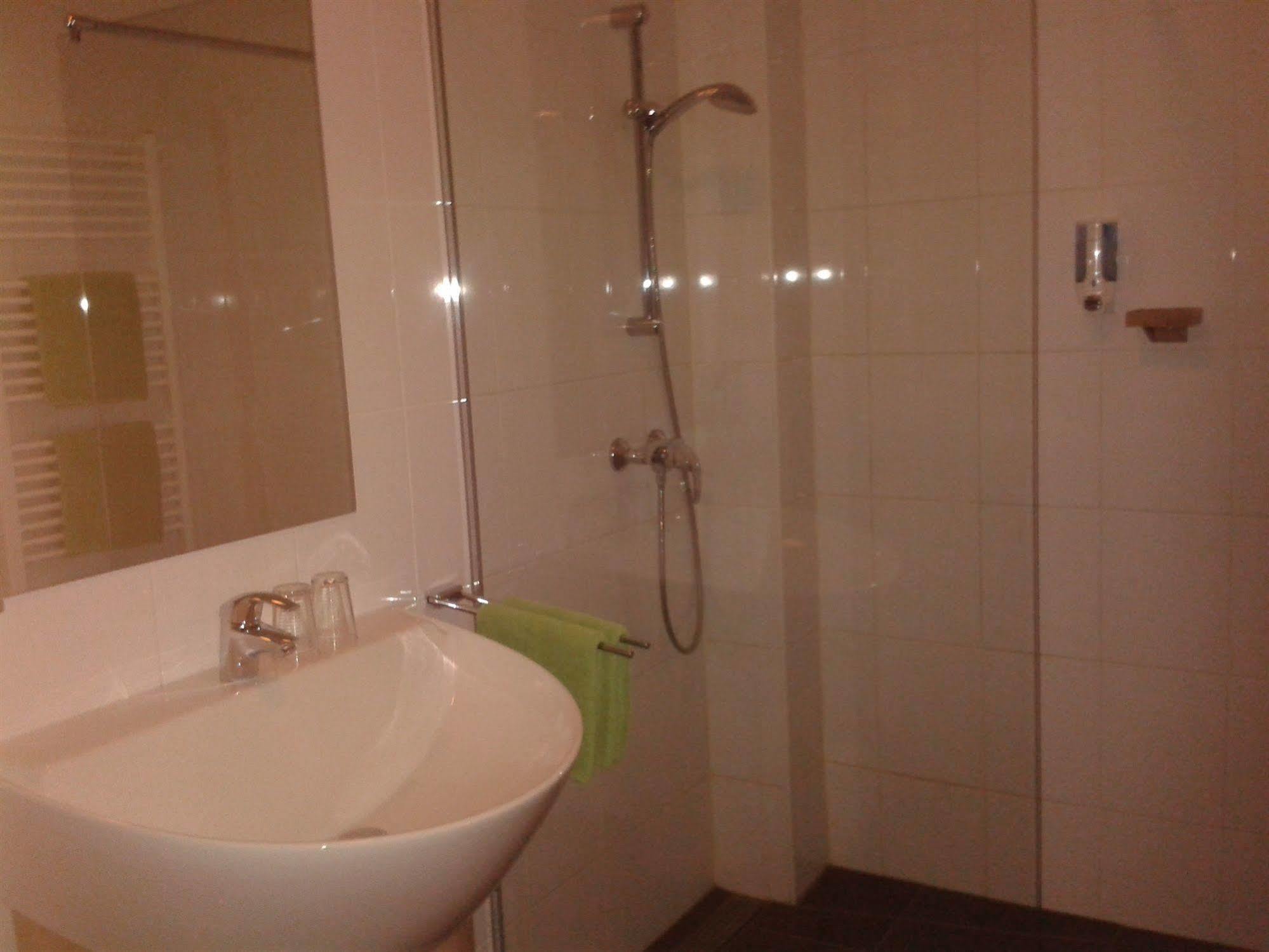 Hoevehotel 'Hof Christina' Vrouwenpolder Ngoại thất bức ảnh